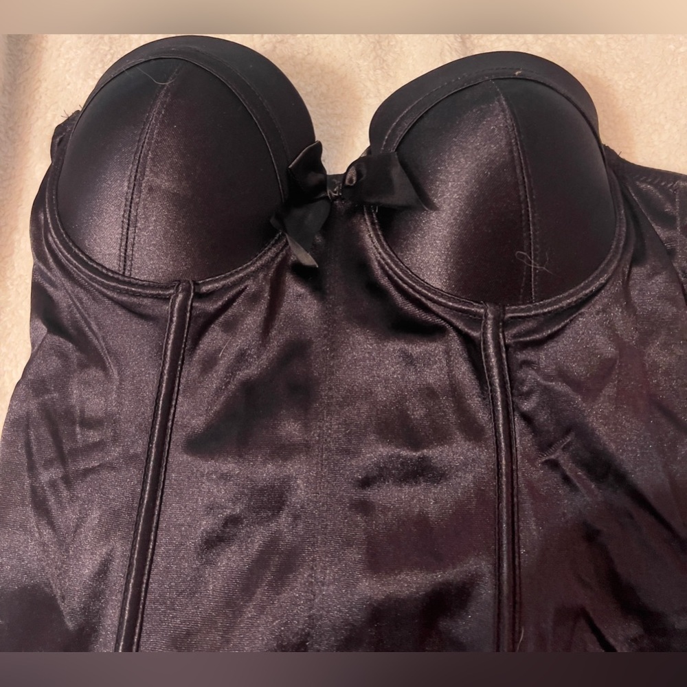 Morbid Threads overbust 36B corset.